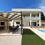 Zrmanja Villa