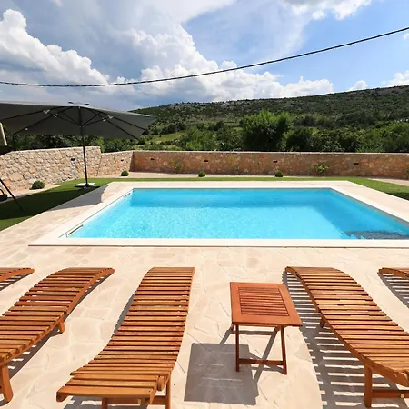 Villa Zrmanja *