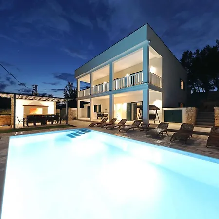 Zrmanja Villa *